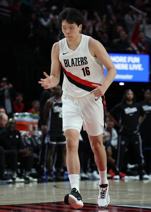 拓记：瀚森只有打比赛才能进步 但球队不认为他能在关键时刻上场