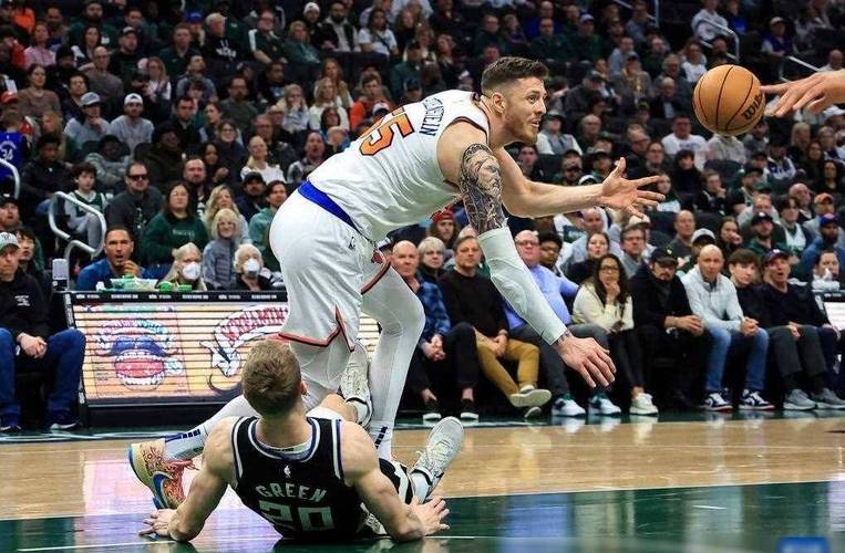 周二竞彩篮球焦点：尼克斯仍需磨合 雄鹿问题多多