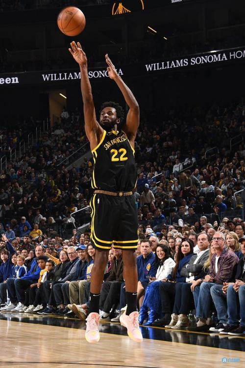 你快醒醒呀!维金斯仅出手4次拿4分2板1助1帽 出现3失误