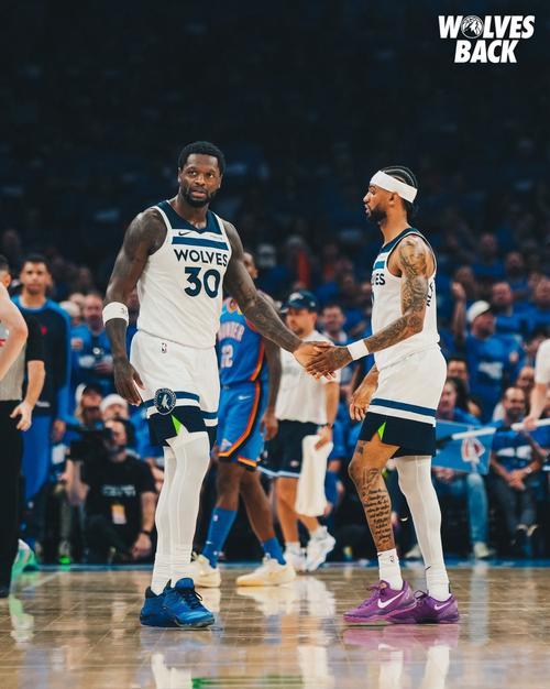 发挥不错！兰德尔上半场10投6中砍下15分3篮板3助攻&填满数据栏