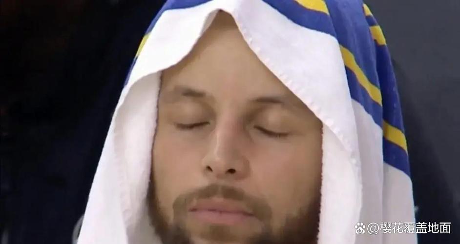 库里：这支勇士的深度真的惊人 对其他队来说可能是件挺可怕的事