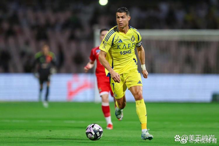 罗马打破僵局，埃尔莫索头球破门