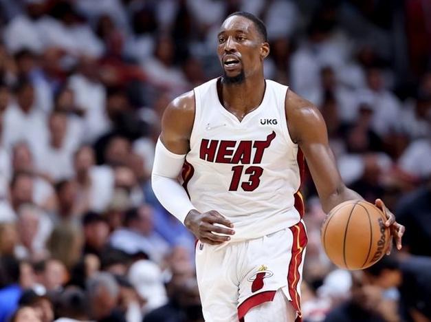 阿德巴约热火生涯总得分达9000！队史第4人 前3为韦德&莫宁&莱斯