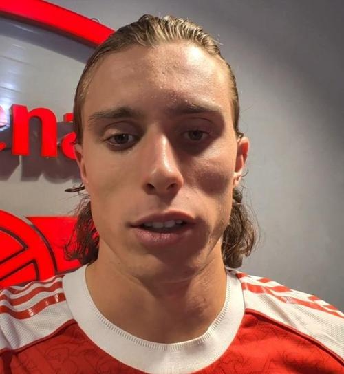 斯凯利：我享受与卡拉菲奥里竞争；不允许任何对手在酋长球场进球