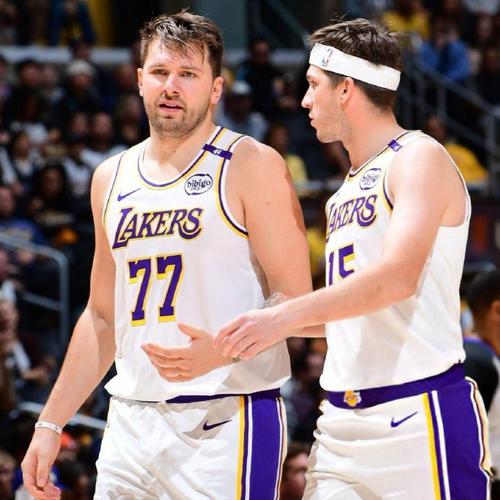 里夫斯：即使和詹姆斯&东契奇一起打球 我也会给自己背负很重责任