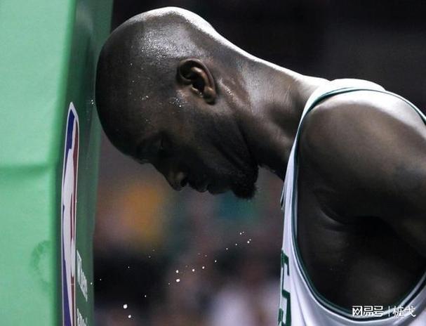 爆料记者：加内特以为参加的是聚会而非牌局 他随后提前离场