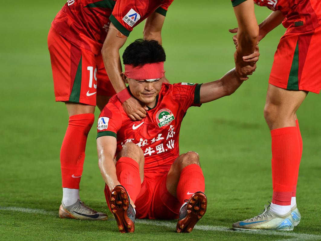 河南俱乐部酒祖杜康2-1成都蓉城 何超世界波逆转