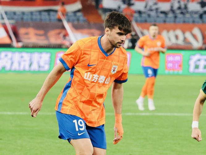 卡扎伊什维利是2018年之后首位中超单赛季至少两次失点的泰山球员