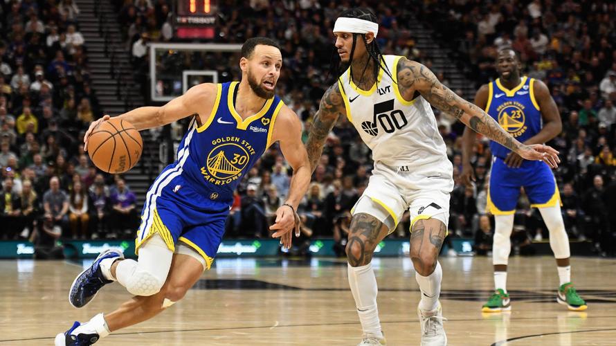 摧枯拉朽！库明加反击接球起飞 力压防守双手暴力隔扣