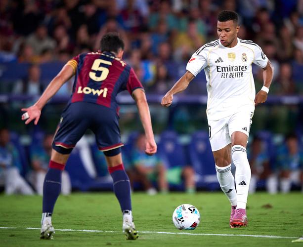 爆射世界波!卡雷拉斯斩获皇马生涯首粒进球