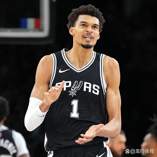 马威:文班天赋出众 马刺开局打得很棒期待明天的挑战