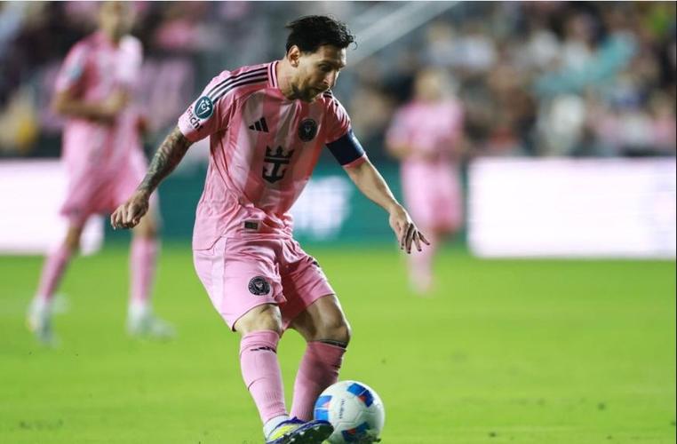 迈阿密国际先丢一球！迈阿密门将送点，苏里奇操刀主罚命中