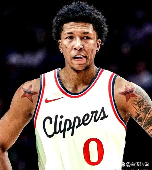 雄鹿官方：小凯文-波特恢复训练中右膝半月板受伤 将缺席约四周