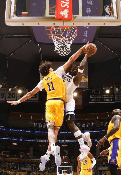 斯波：东契奇和里夫斯的后场很难防 两人都技巧丰富又能造犯规