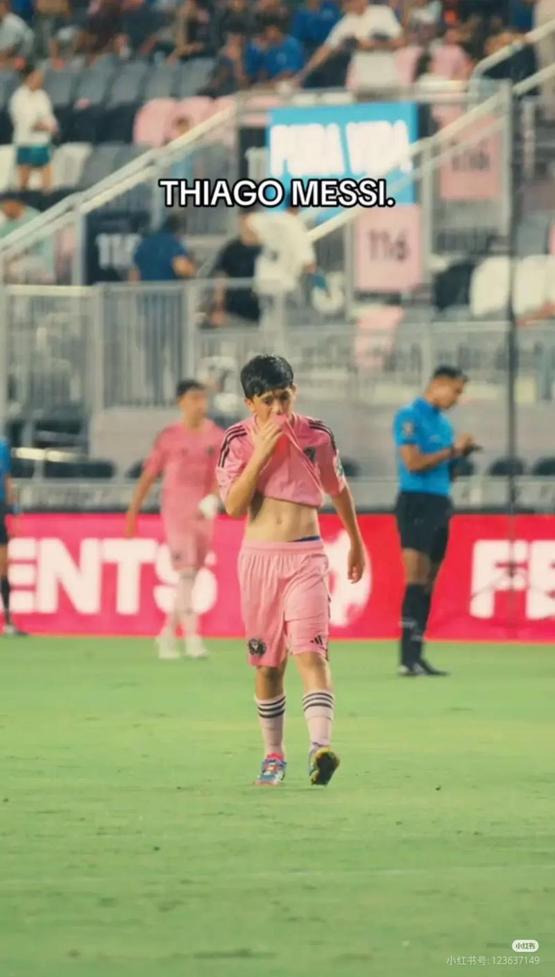 红蓝之心！网传梅西儿子蒂亚戈以巴萨主题派对庆祝13岁生日