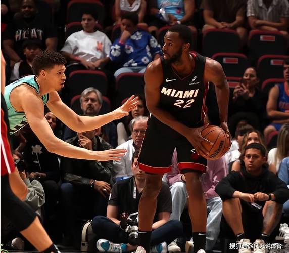 很稳健!维金斯生涯第700场比赛得分上双 总场次772场&场均18.5分