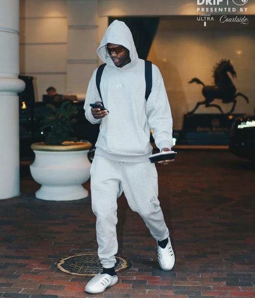 森林狼众将入场穿搭：康利运动休闲风 里德&麦丹等人街头范十足