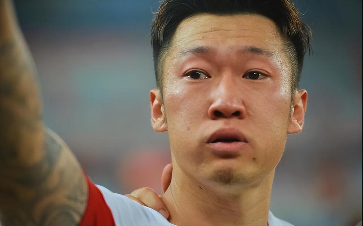 徐新替补出场,达成了个人代表海港队出战各项赛事的百场里程碑