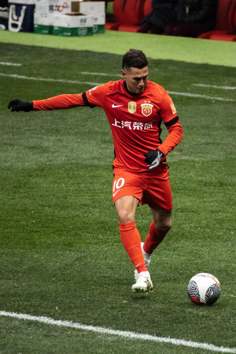 记者:海港这场亚冠最可惜,但凡人员稍微齐整些多半问题不大