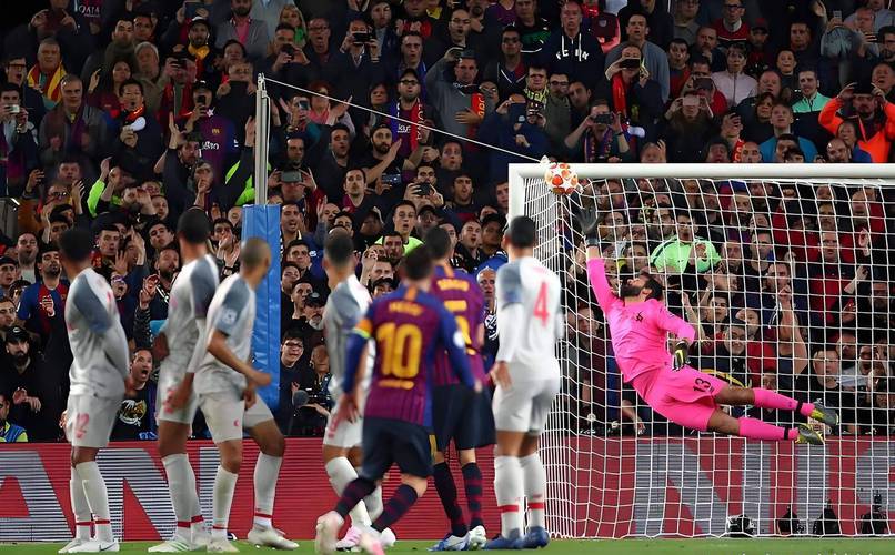 范戴克：皇马过去15场赢了14场实力很强，我们完美执行了比赛计划