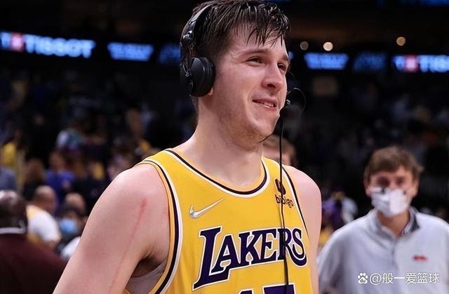 小里弗斯:我厌倦了所有话题都围绕湖人 但湖人打好了对篮球有利