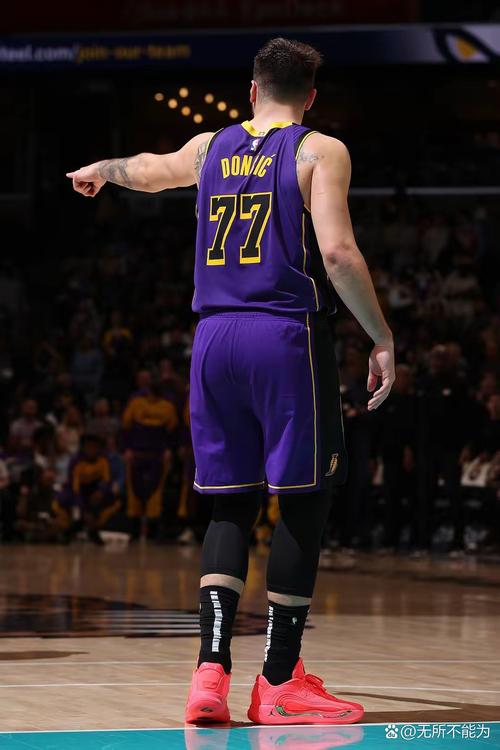 湖人6胜2负&独行侠2-5！美媒：虽才赛季初 但东契奇交易湖人赢了