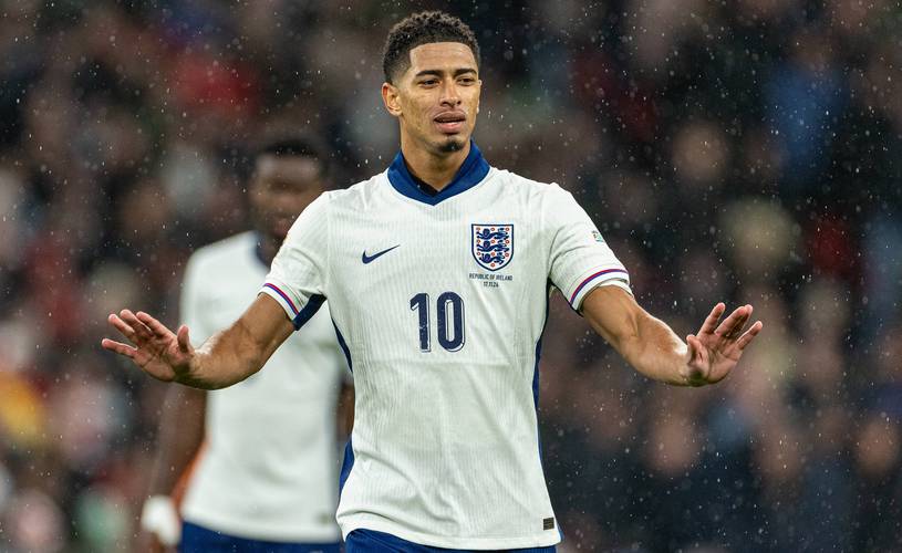 危险动作！贝林厄姆剪刀脚铲倒赫拉芬贝赫，裁判出示黄牌