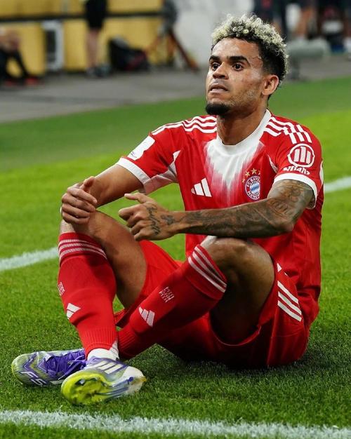 迪亚斯为红牌道歉?斯坦尼西奇开玩笑:并没有,我们感谢他的进球