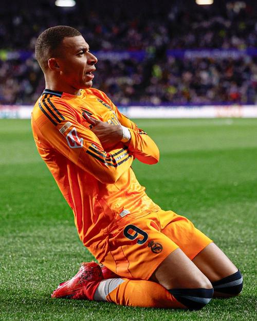 大战在即!皇马发布欧冠客战利物浦海报,姆巴佩单人出镜