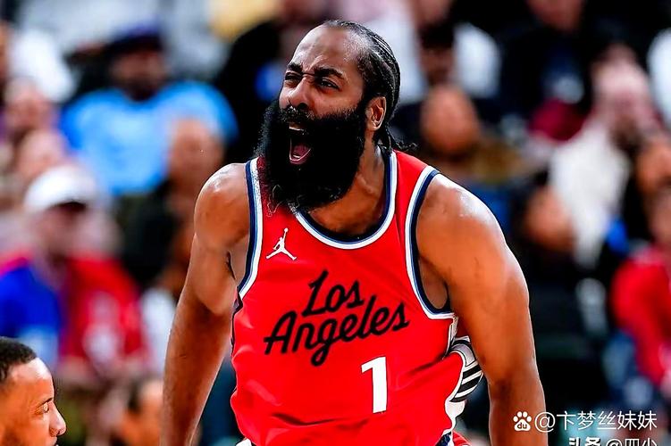 奋力反击！哈登传射建功率队轰出12-0攻击波 鲍尔默场边很兴奋