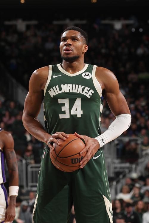 字母哥生涯第2次完成压哨绝杀 上一次17年1月绝杀尼克斯