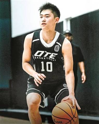 媒体人：赵维伦组织进攻的能力完全没问题 但受限于身材