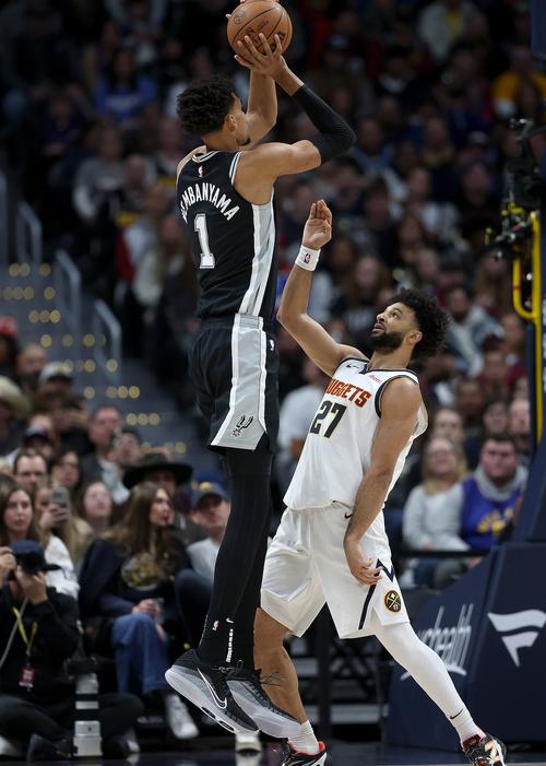 解说：马刺防守的进步是显著的 但快攻有点靠本能 没什么有效套路