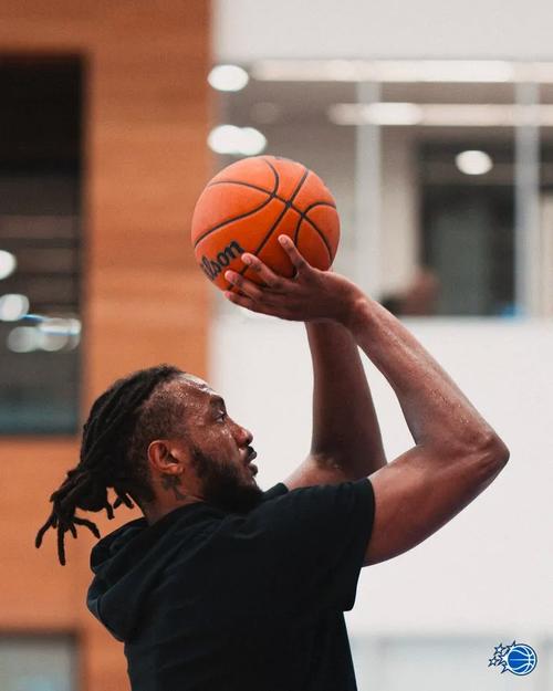 曾和温德尔·卡特传绯闻！WNBA球星里斯全身魔术装备 看魔术比赛