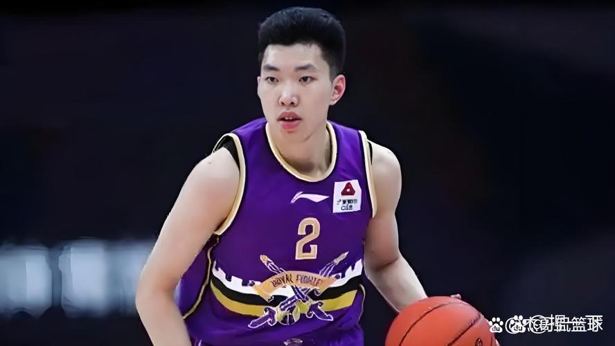 记者：中国男篮需要一个稳健的控球手 赵睿的替代者是廖三宁