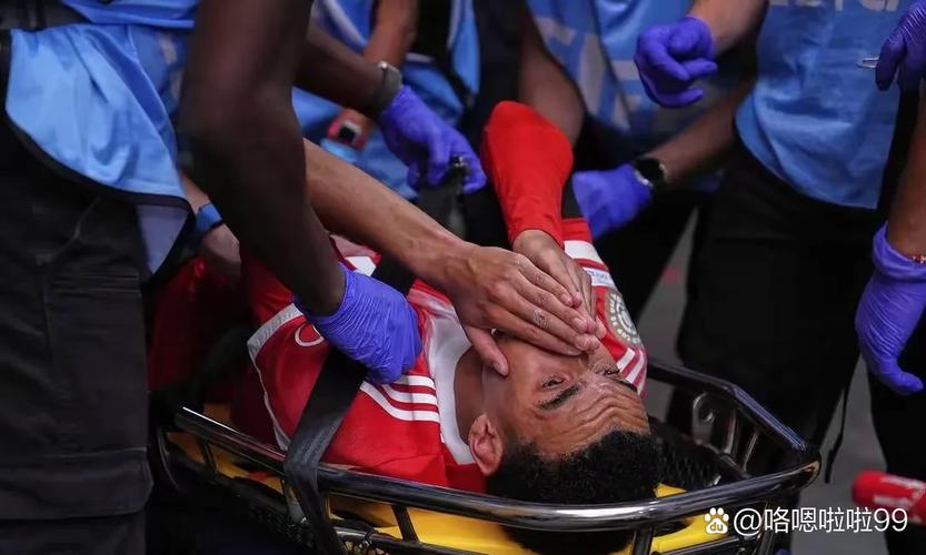 神人队友！伊斯科重伤复出开场被队友踢伤退，后者自己也受伤离场