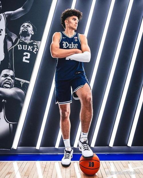 近30年NCAA和NBA首位！布泽尔8场全胜且有175分75板25助失误＜10