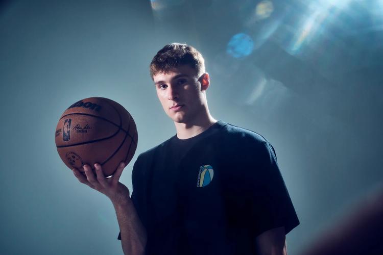 未来可期！弗拉格是历史上第二个18岁得分30+的球员 第一是詹姆斯