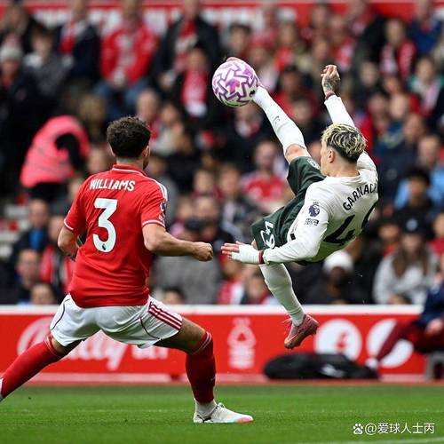 斩获红军生涯英超处子球！伊萨克社媒晒照纪念，多位队友鼓励