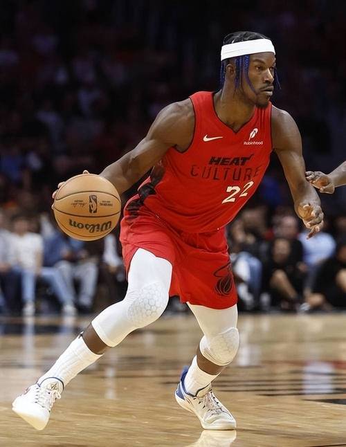 4前场板很有侵略性！巴特勒半场9中3 得到11分6板5助&正负值+12