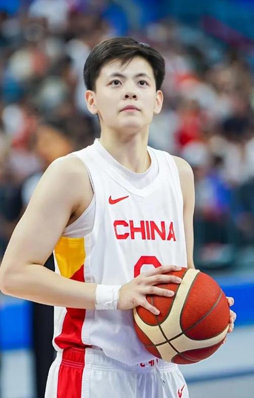 黄思静：外援是来帮助我们的 不能依赖外援 杨舒予是球队的新队长