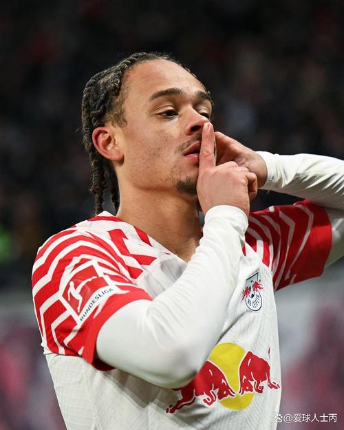 已是名宿！29岁科曼社媒晒照纪念致敬仪式：感谢拜仁邀请我回来